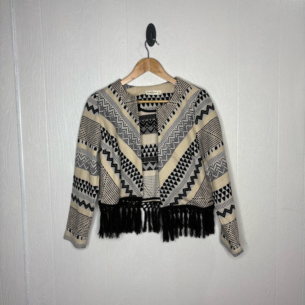 NWT Abercrombie & Fitch tapestry fringe open woven jacket cropped size large